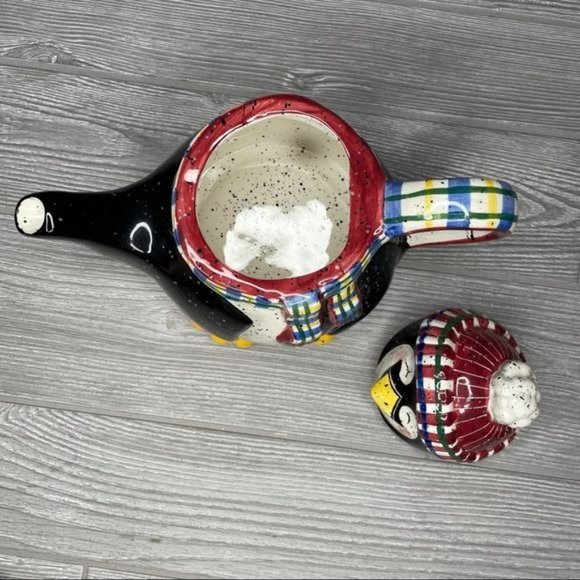 Julie Ueland penguin Christmas tea pot with scarf - Picture 5 of 7